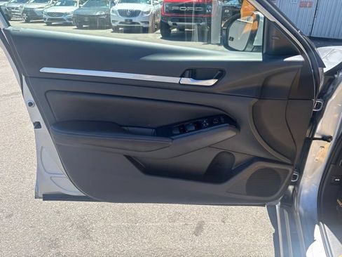 Used 2023 Nissan Altima 2.5 SV FWD image 15