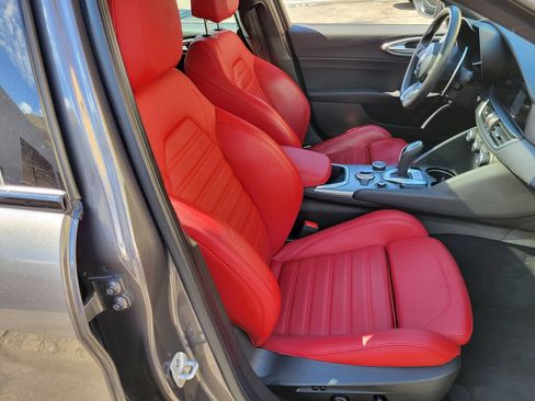 Used 2023 Alfa Romeo Giulia Veloce RWD image 19