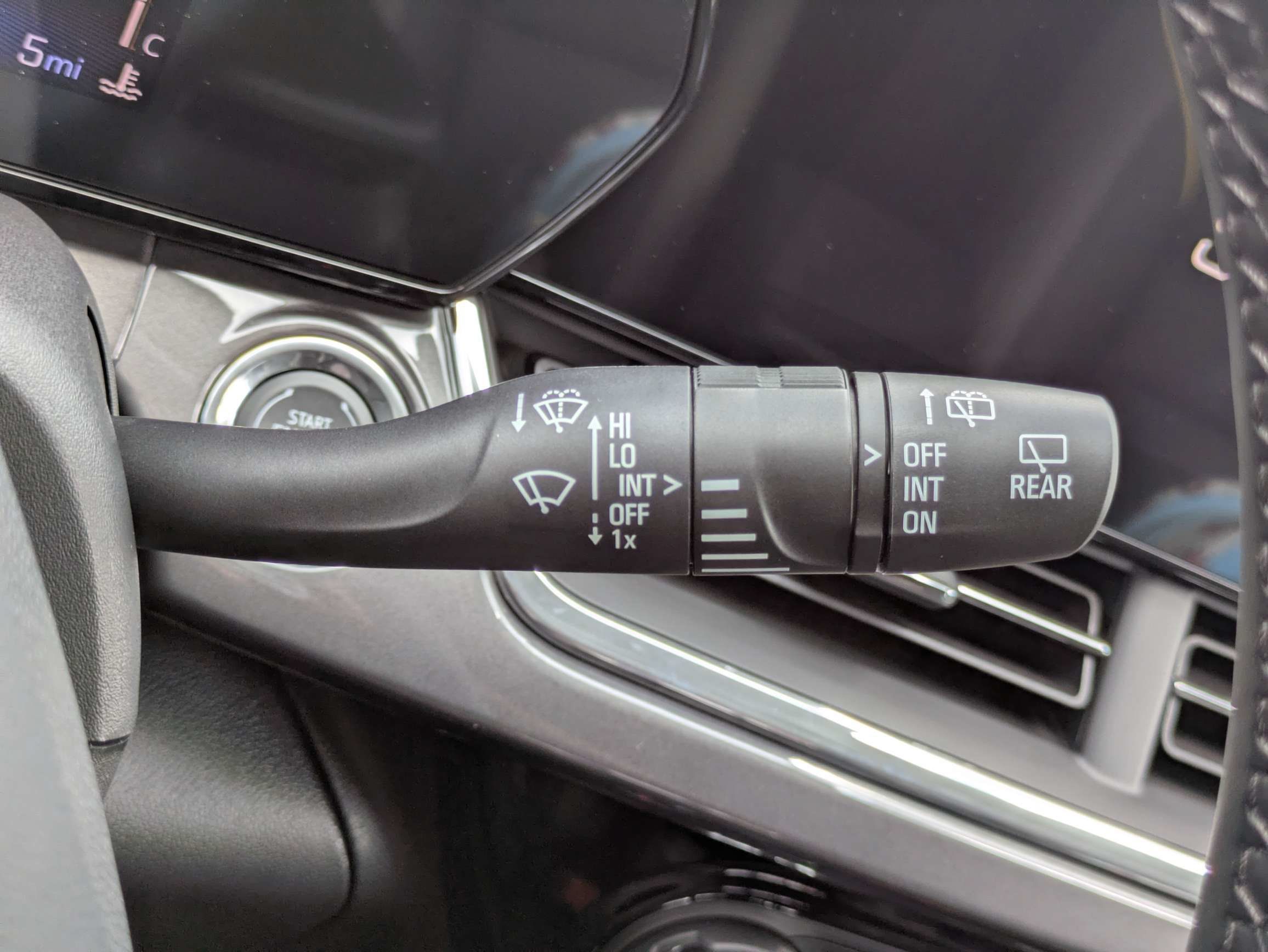 New 2026 Chevrolet Trax ACTIV w/ Sunroof Package FWD image 19