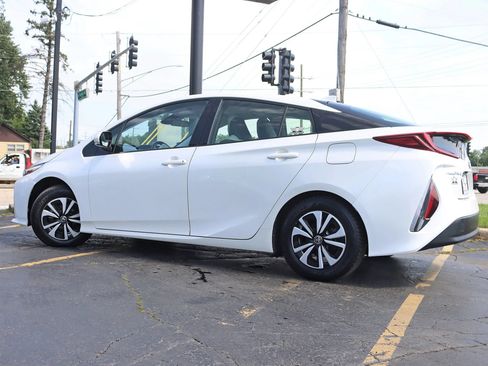 Used 2017 Toyota Prius Prime Premium FWD image 11