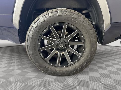 Used 2025 Toyota Tundra Limited AWD/4WD image 32