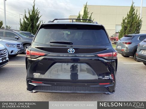 Used 2024 Toyota Sienna XSE image 7