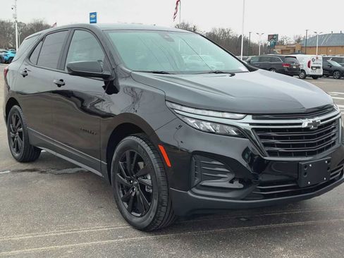 Used 2024 Chevrolet Equinox LS w/ LS Convenience Package image 3