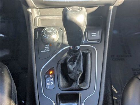 Used 2019 Jeep Cherokee Latitude Plus w/ Cold Weather Group image 12