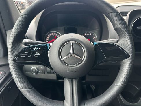 Used 2025 Mercedes-Benz Sprinter 2500 image 22