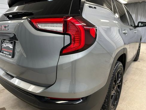 Used 2023 GMC Terrain SLE w/ Driver Convenience Package image 28