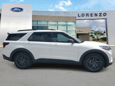 Used 2025 Ford Explorer ST-Line w/ Premium Package image 4