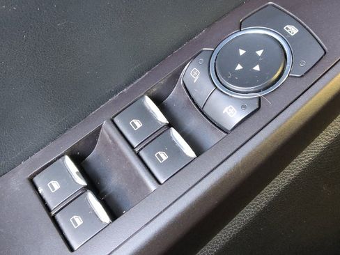 Used 2020 Ford Explorer XLT w/ Equipment Group 202A RWD image 27