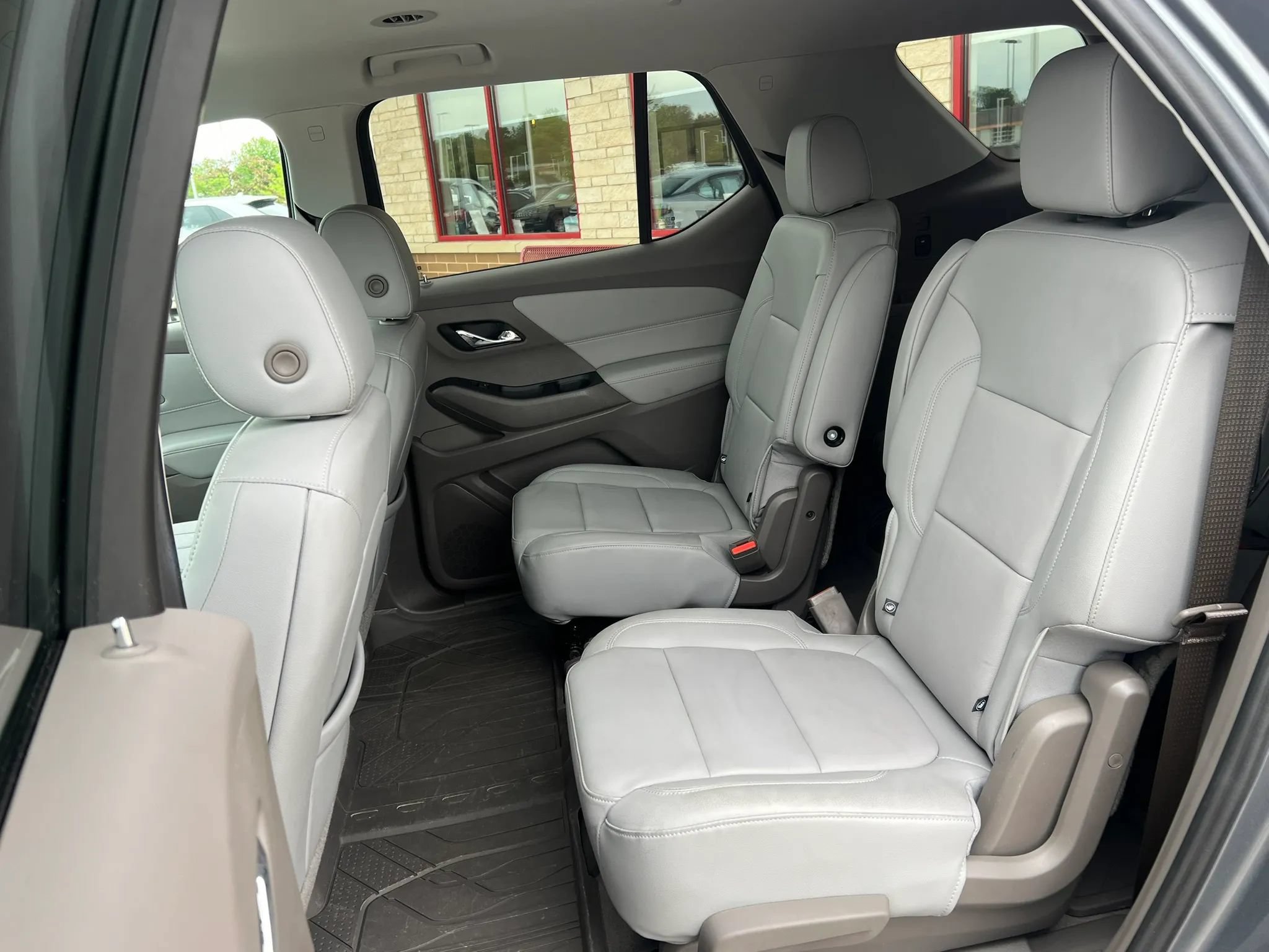 Used 2021 Chevrolet Traverse LT w/ LPO, Floor Liner Package AWD/4WD image 9