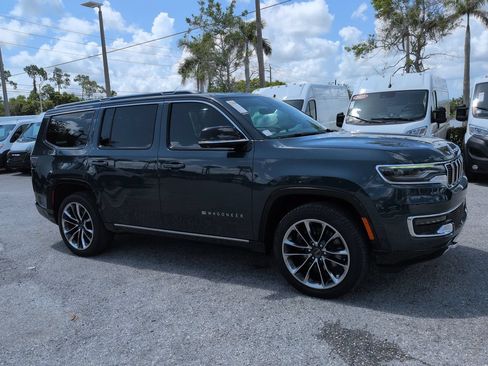 Used 2024 Jeep Wagoneer Series III w/ Premium Group I AWD/4WD image 2