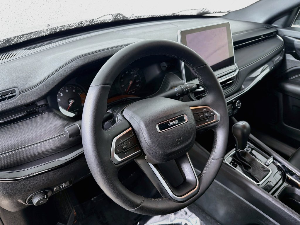 Used 2024 Jeep Compass Latitude w/ Convenience Group AWD/4WD image 9