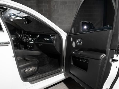 Used 2015 Rolls-Royce Ghost RWD image 32