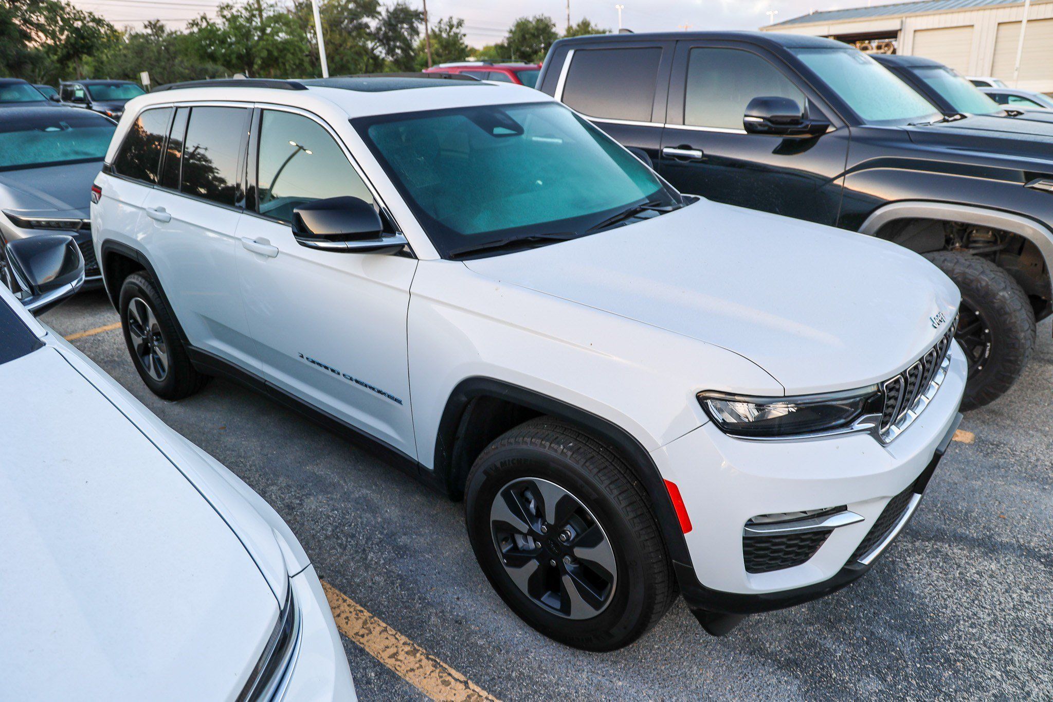 Used 2024 Jeep Grand Cherokee Limited 4xe AWD/4WD image 7