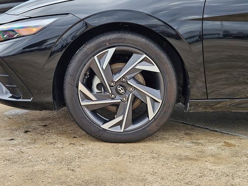 Used 2025 Hyundai Elantra SEL image 13