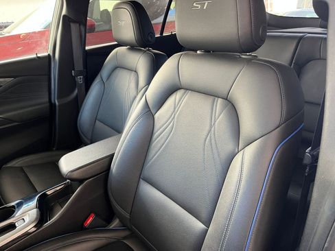 Used 2025 Buick Envista Sport Touring image 36