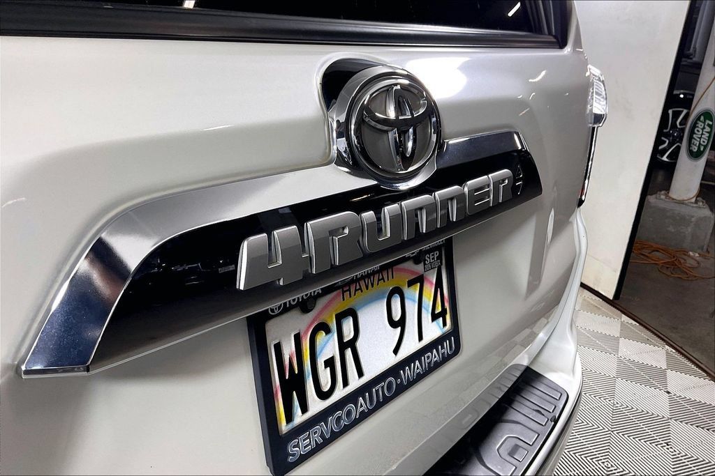 Used 2022 Toyota 4Runner Limited AWD/4WD image 31