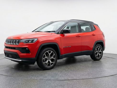 Used 2025 Jeep Compass Limited image 3