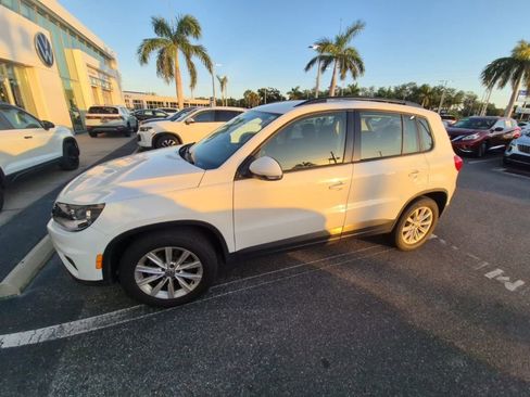 Used 2018 Volkswagen Tiguan Limited w/ Premium Package image 3