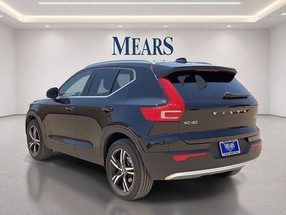 Used 2025 Volvo XC40 B5 Core
