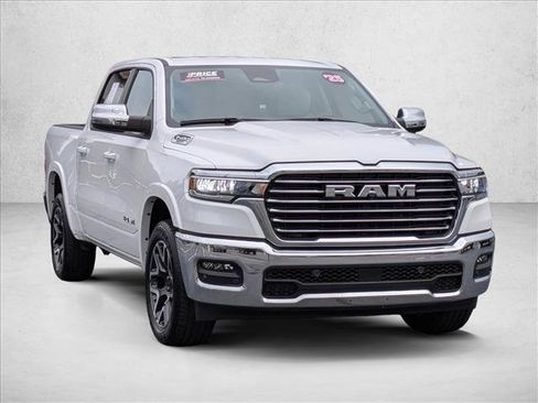Used 2025 RAM 1500 Laramie AWD/4WD image 3