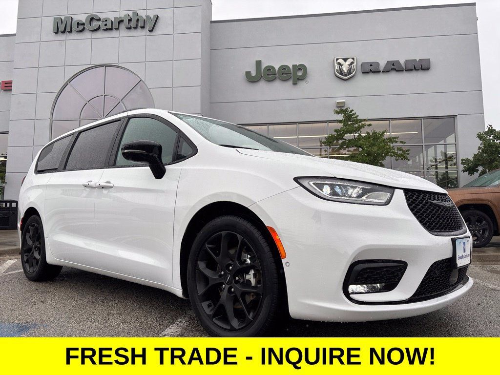 Used 2024 Chrysler Pacifica Touring-L w/ S Appearance Package FWD image 1