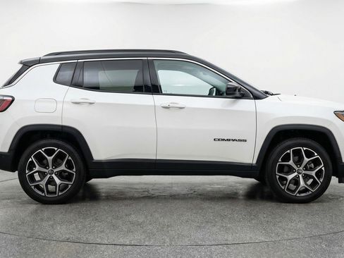 Used 2025 Jeep Compass Limited image 11