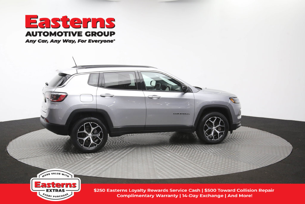 Used 2024 Jeep Compass Latitude AWD/4WD image 44