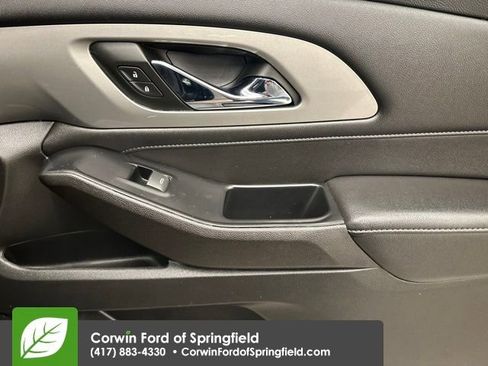 Used 2023 Chevrolet Traverse LT image 12