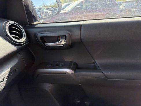 Used 2016 Toyota Tacoma TRD Sport w/ Towing Package AWD/4WD image 26