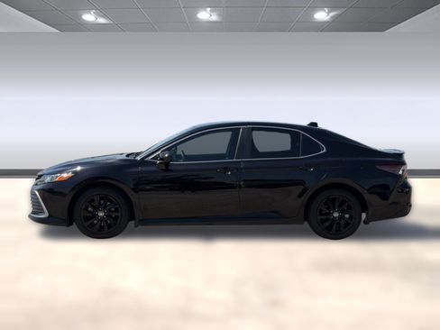 Used 2022 Toyota Camry LE FWD image 2