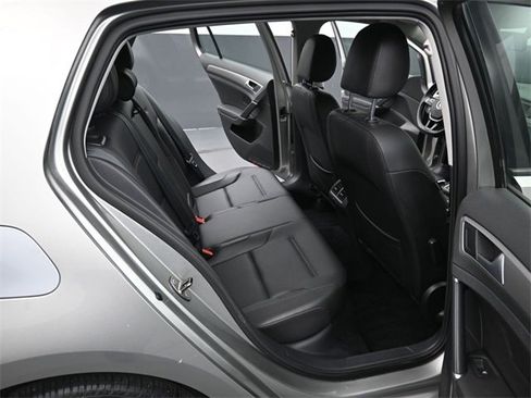 Used 2015 Volkswagen Golf S image 28