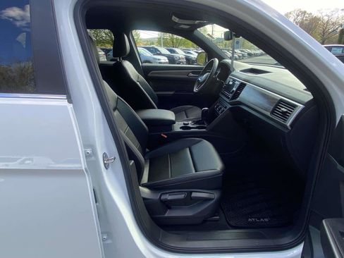 Used 2023 Volkswagen Atlas Cross Sport SE AWD/4WD image 31
