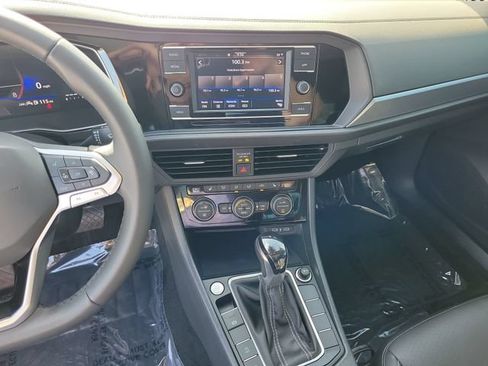 Certified 2024 Volkswagen Jetta SE w/ Panoramic Sunroof Package FWD image 23