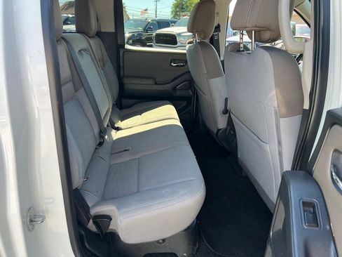 Used 2022 Nissan Frontier SV w/ Technology Package AWD/4WD image 19