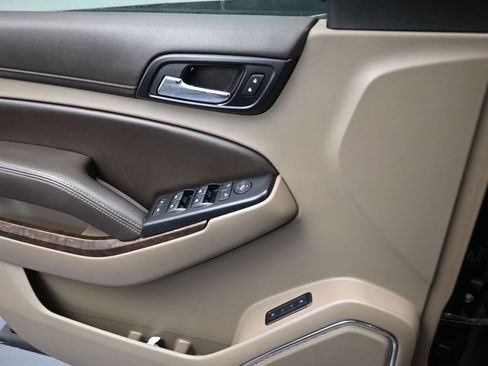 Used 2019 Chevrolet Suburban LT image 12