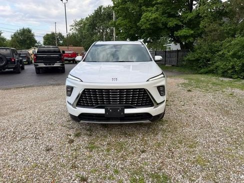 Used 2025 Buick Enclave Avenir w/ Super Cruise Package AWD/4WD image 2