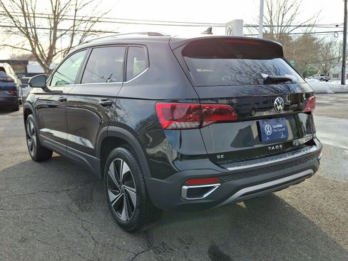 Certified 2024 Volkswagen Taos SE image 4