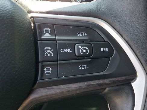 Used 2022 Jeep Grand Cherokee Limited AWD/4WD image 20