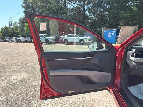 Used 2023 Toyota Camry XLE FWD image 17