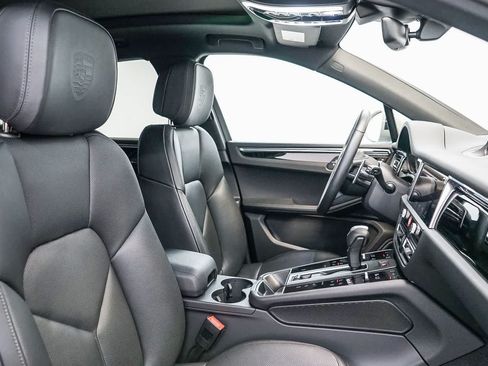 Certified 2026 Porsche Macan AWD/4WD image 22