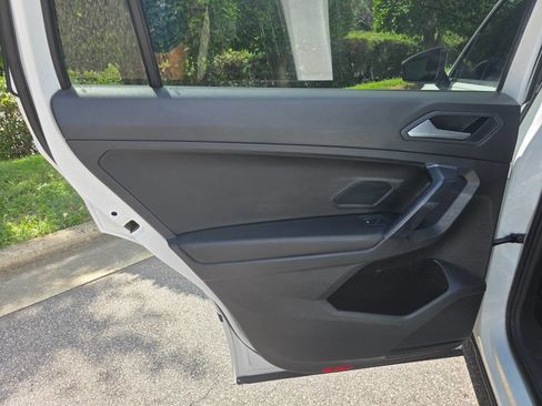 Used 2021 Volkswagen Tiguan SE R-Line image 27