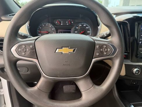 Used 2022 Chevrolet Traverse LS FWD image 22