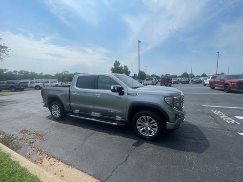 Used 2025 GMC Sierra 1500 Denali w/ Technology Package AWD/4WD image 3