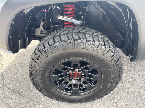 Used 2018 Toyota Tacoma TRD Pro AWD/4WD image 10