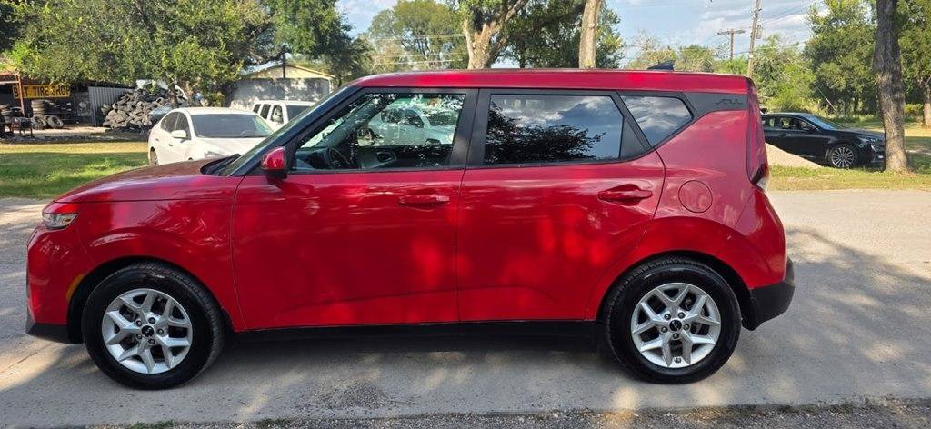 Used 2022 Kia Soul LX w/ Technology Package FWD image 3