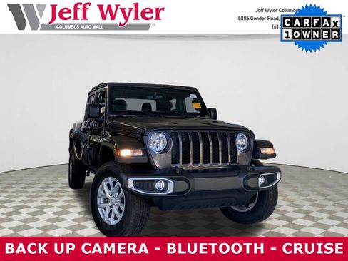 Used 2023 Jeep Gladiator Sport image 1
