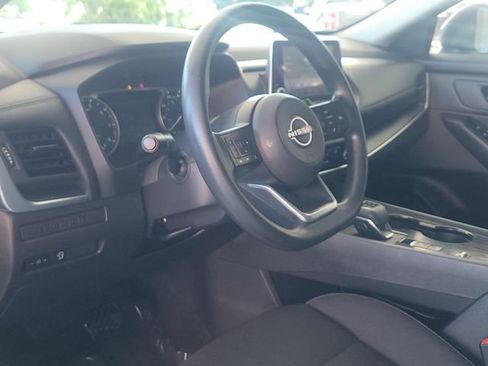 Used 2024 Nissan Rogue S FWD image 8