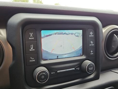 Used 2018 Jeep Wrangler Unlimited Sport AWD/4WD image 14