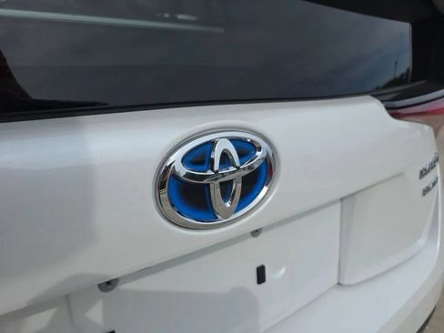 Used 2021 Toyota Prius Limited FWD image 10