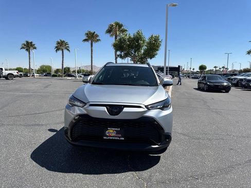 Used 2024 Toyota Corolla Cross AWD Hybrid w/ Moonroof Package image 3